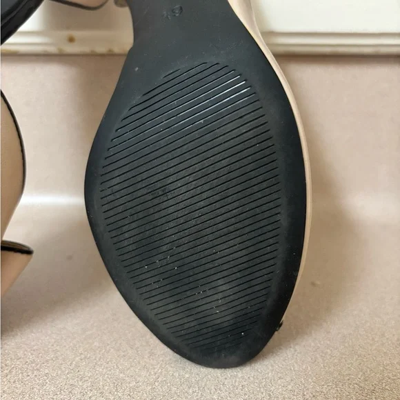 Coach and Four Cream/black heels - Picture 9 of 9